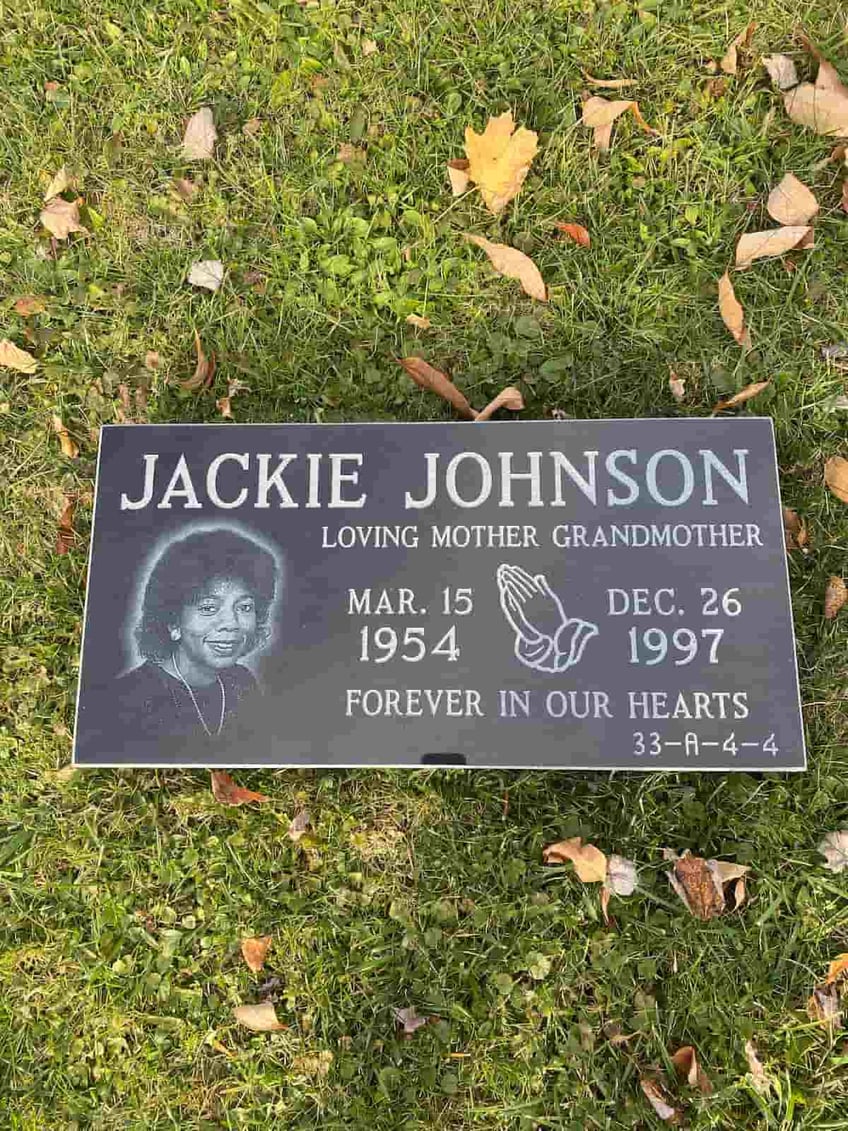 What Should I Put on a Headstone? 6 Common Elements to Include